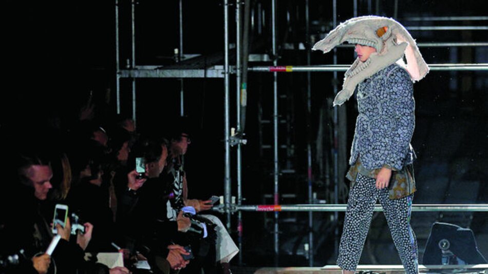 Desfile de momias y dinosaurios