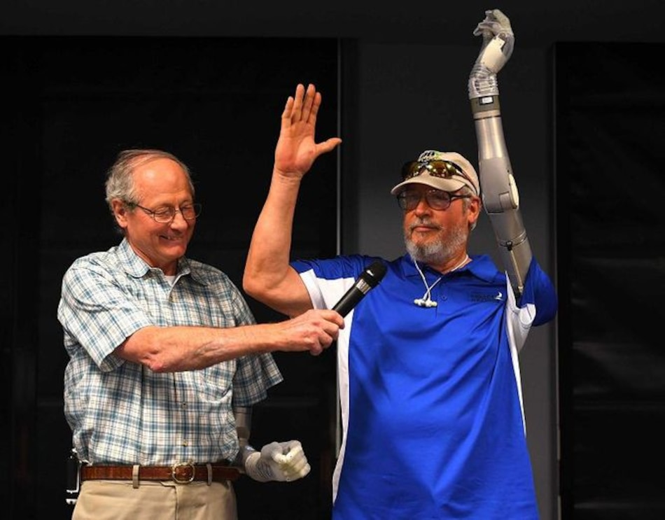 Lanzan al mercado un avanzado brazo ortopédico desarrollado por el Pentágono