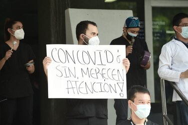 Médicos residentes e internos exigen equipos e insumos para trabajar