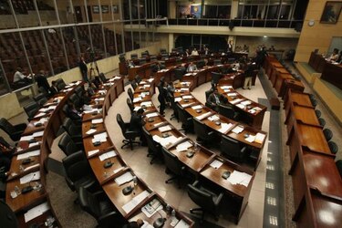 Aprueban en segundo debate proyecto sobre escoltas