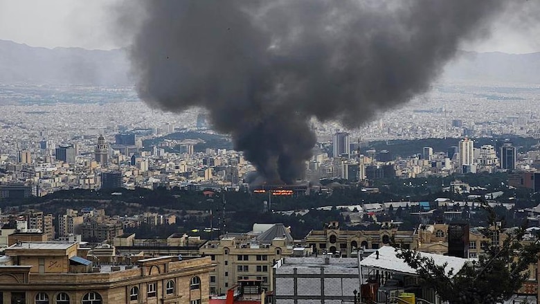 Si Estados Unidos se suma a los ataques de Israel causará ‘un infierno en toda la región’: el viceministro de Relaciones Exteriores de Irán habla con la BBC