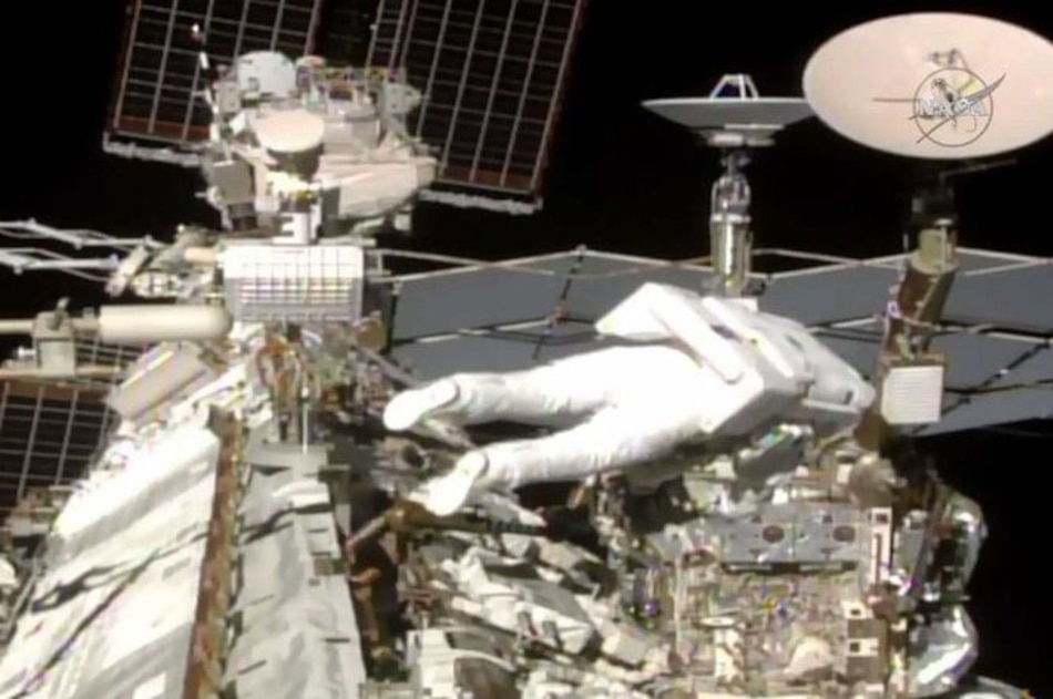 Astronautas preparan nuevo puerto de acoplamiento espacial