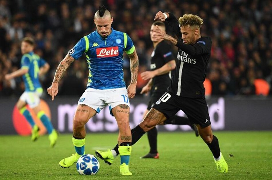 PSG y Napoli empatan y auguran segunda vuelta apretada