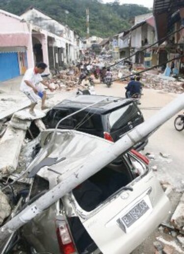 Aumentan víctimas de terremoto