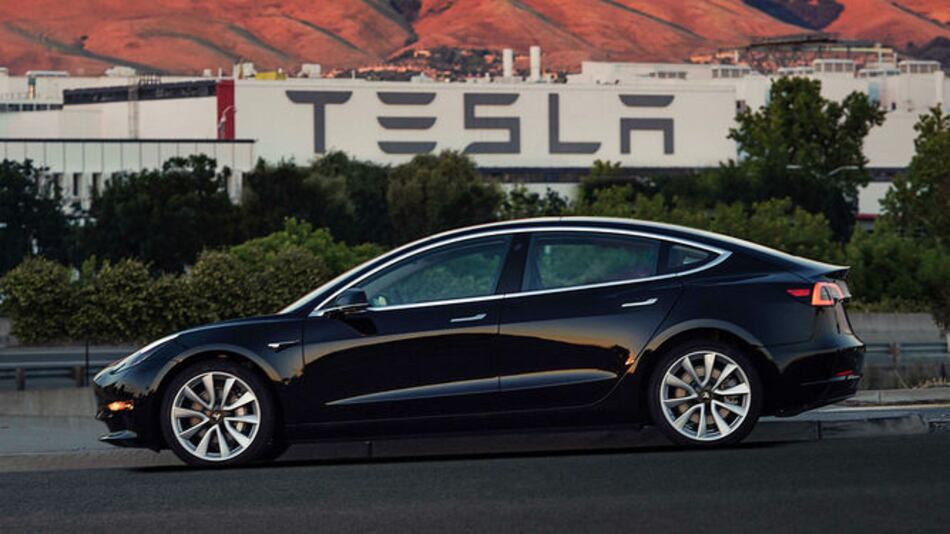 Proliferan los autos eléctricos, pero ¿dónde se los carga?