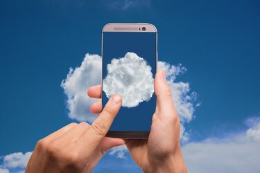 Cuidados que debe tener con el celular en los carnavales