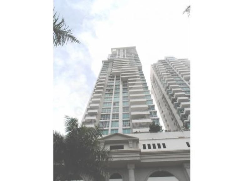 Explosión en apartamento de Costa del Este; evacúan edificio