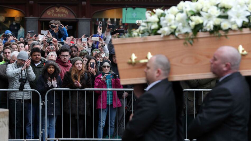 Familiares y amigos se despiden de Stephen Hawking
