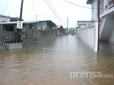 Inundaciones afectan a residentes de cuatro corregimientos en Colón