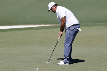 The Masters: Rory McIlroy arranca una sólida defensa en Augusta y DeChambeau tropieza en la arena