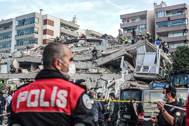 Al menos 26 muertos tras fuerte sismo que sacudió Turquía y Grecia