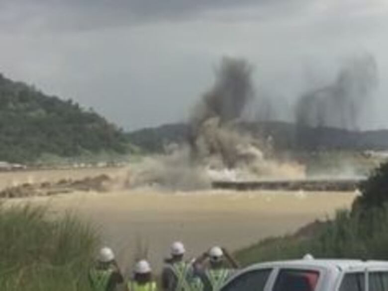 Remueven tapón que unirá el actual Canal con ampliación