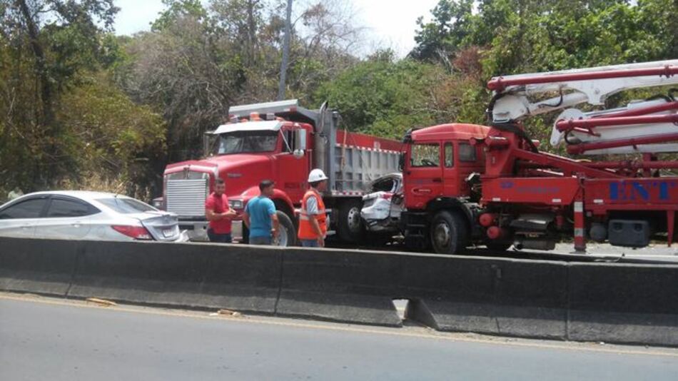 Accidente múltiple en la vía entre Howard y Loma Cová deja cinco heridos