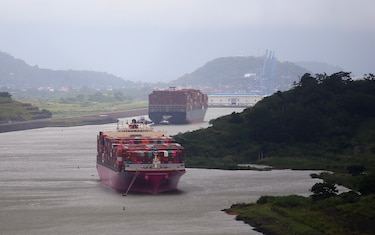 …pero los barcos siguen transitando