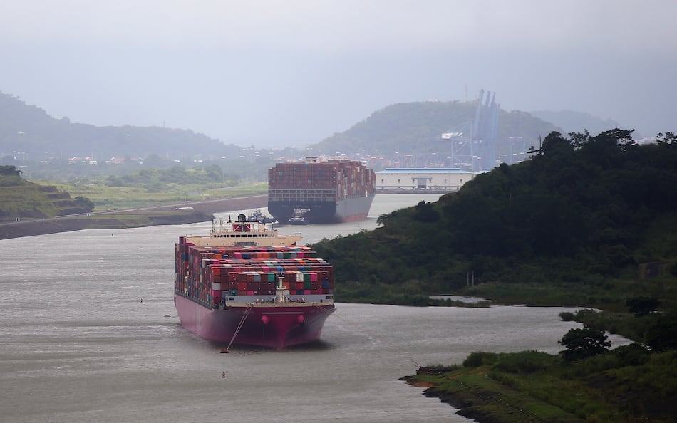 …pero los barcos siguen transitando