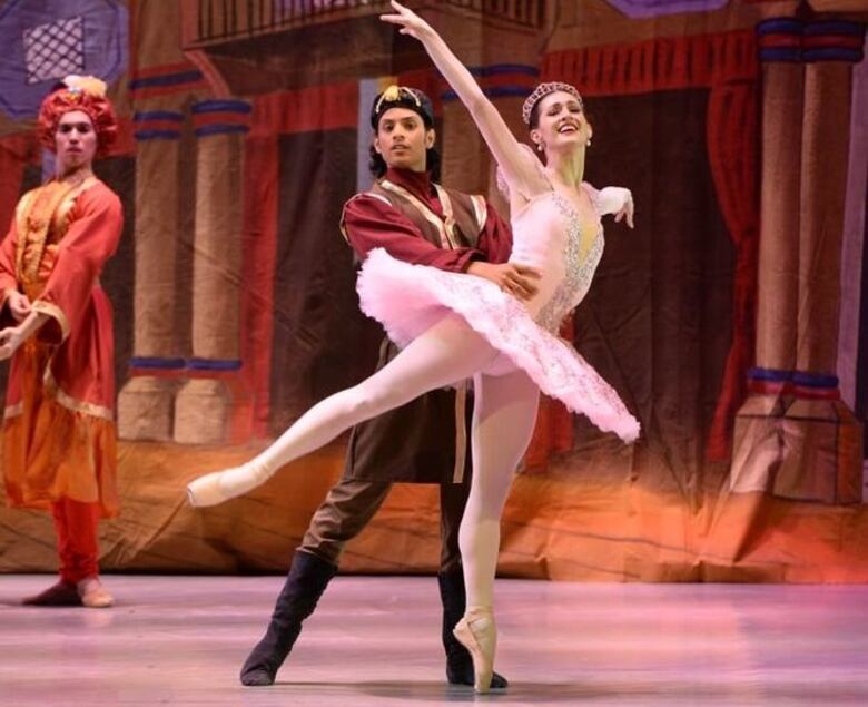 Con gala de ballet reabre el Teatro Nacional