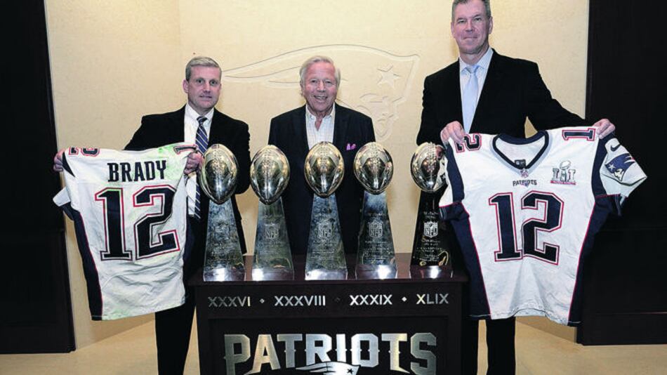 Devuelven jerseys de Brady a los Patriots