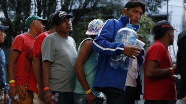Migrantes deciden salir de Ciudad de México con o sin buses