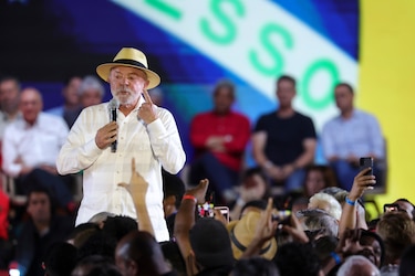 Lula lanza su candidatura con promesas de inversión en defensa, educación y tierras raras