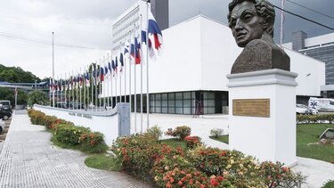 Asamblea gasta cientos de miles de dólares en viajes extravagantes de funcionarios