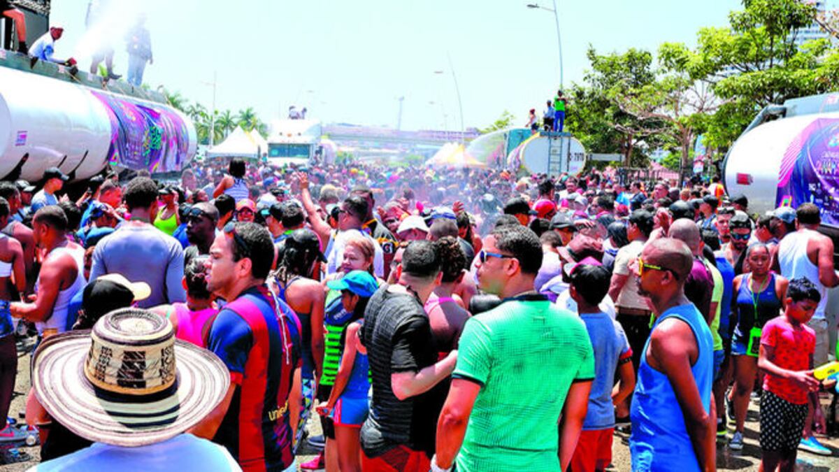 Varias personas, entre panameños y extranjeros, se dieron cita ayer en la cinta costera.