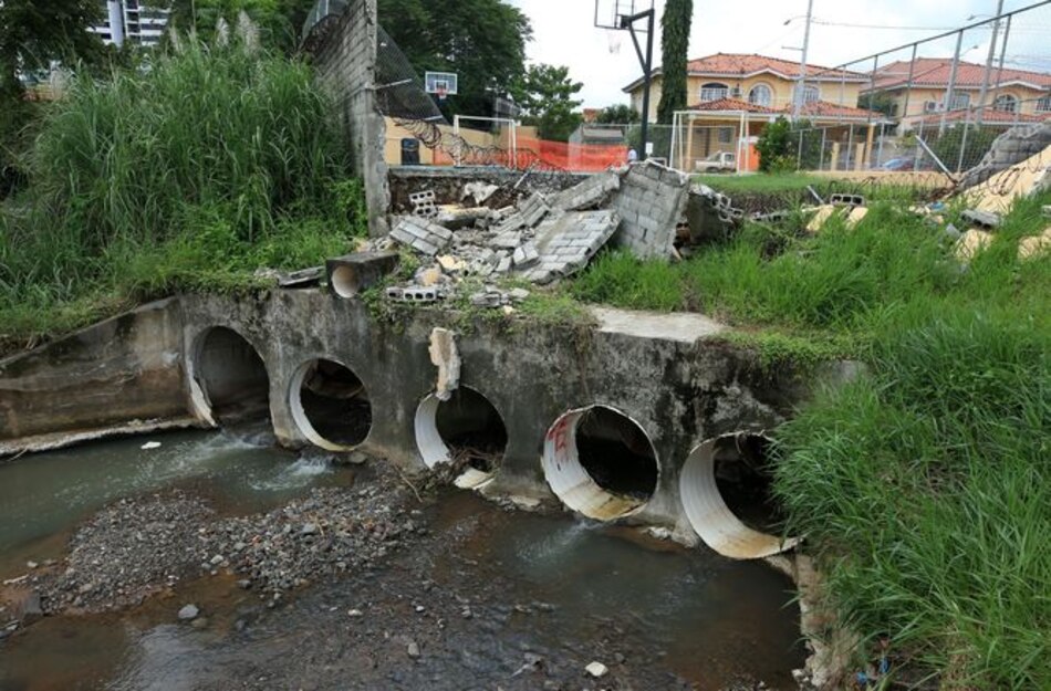 Suspenden permisos para construcciones en Condado del Rey