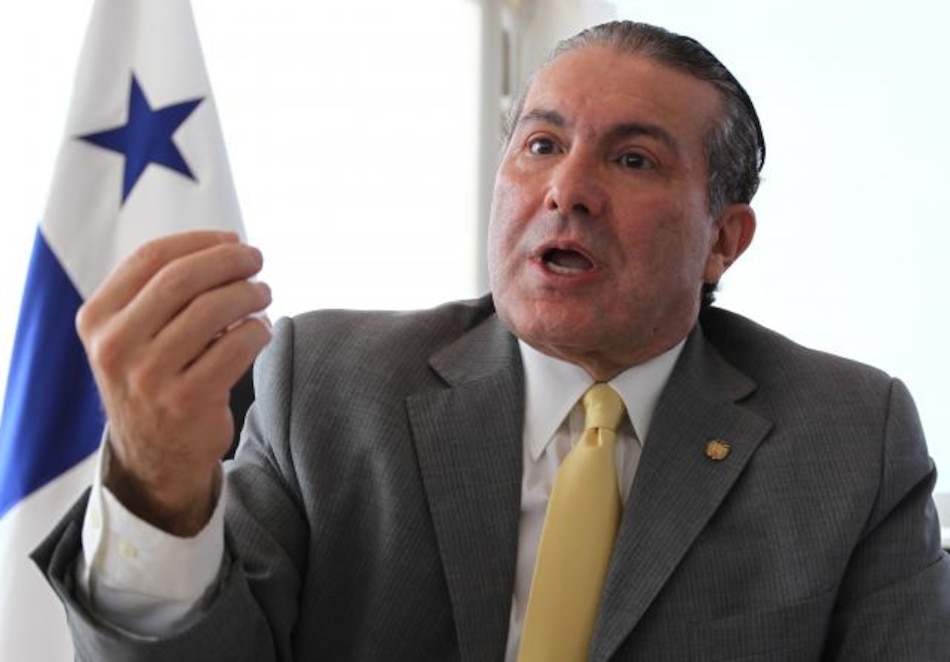 Los dos sombreros de Roberto Henríquez: emisario de RM y aspirante a la presidencia del CD