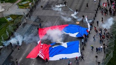 Piñera pidió a todos sus ministros poner sus cargos a disposición