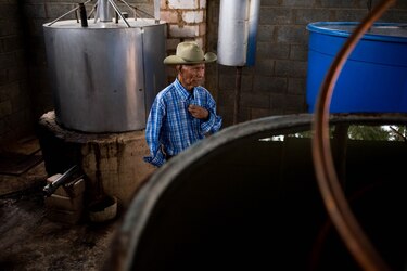 De whisky a cocuy, la crisis cambia el brindis de los venezolanos