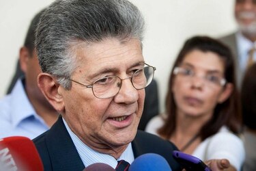 Policías encapuchados detienen al jefe de seguridad de Henry Ramos Allup, jefe de la Asamblea de Venezuela