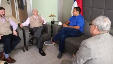 Lombana se reúne con observadores electorales de la OEA