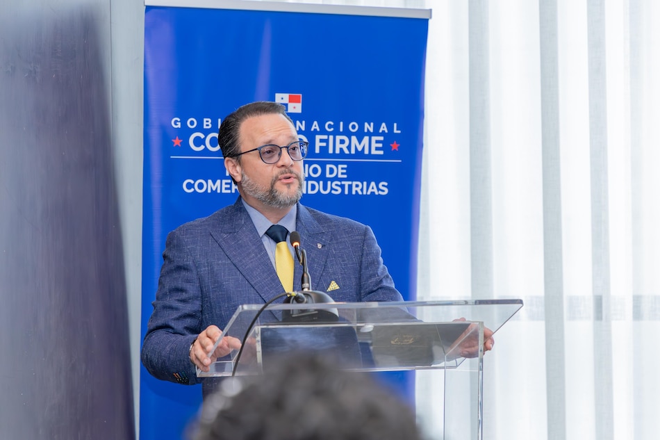 Ministro Moltó pide $4.7 millones para pagar abogados en disputa arbitral con Minera Panamá