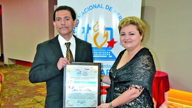 Reconocen trayectoria de periodista de  ‘La Prensa’