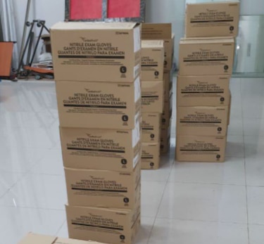 Recuperan 330 cajas de guantes de la CSS; aprehenden a tres extranjeros 