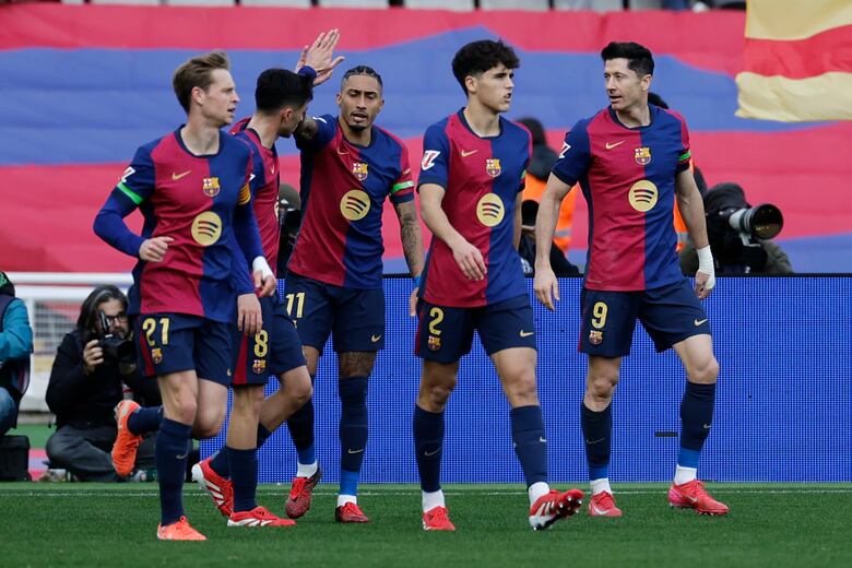 Un gol de Lewandowski le da la victoria al Barcelona