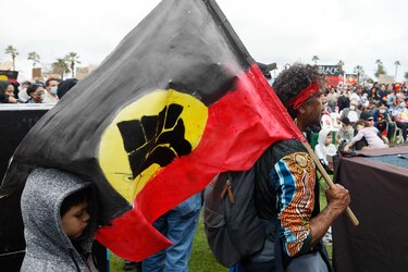 Miles de manifestantes contra el racismo en Australia, pese al coronavirus