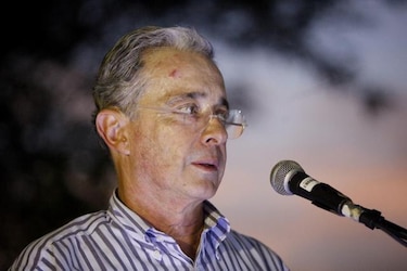 Uribe acude a la Fiscalía para aclarar las denuncias contra campaña de Santos