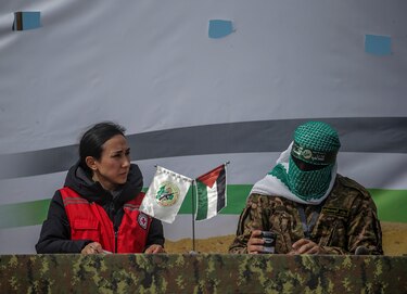 Hamás entrega a la Cruz Roja en Gaza los cuerpos de cuatro presuntos rehenes israelíes