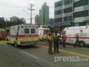 Al menos seis heridos por explosión en apartamento