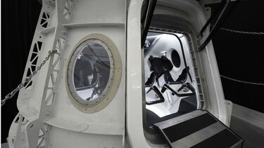 SpaceX revela detalles sobre primer viaje privado a la Luna