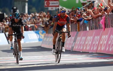Nibali gana etapa del Giro, Dumoulin sigue de líder