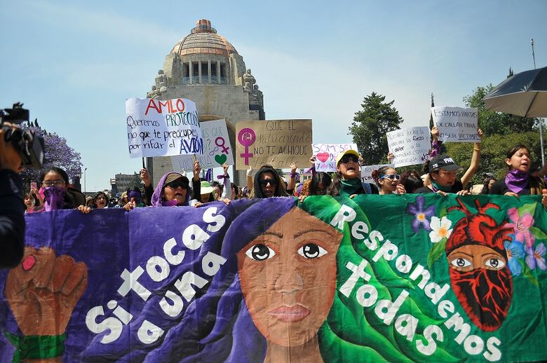 ’¡Ni una más!’, gritan cientos de miles de mujeres que piden justicia en México