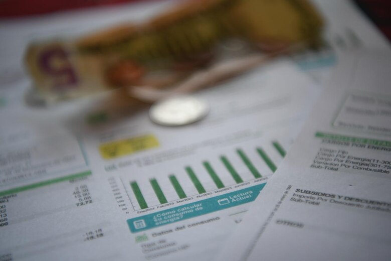 Precios al consumidor subieron 1.5% en febrero por alza en transporte, combustible, restaurantes y alimentos