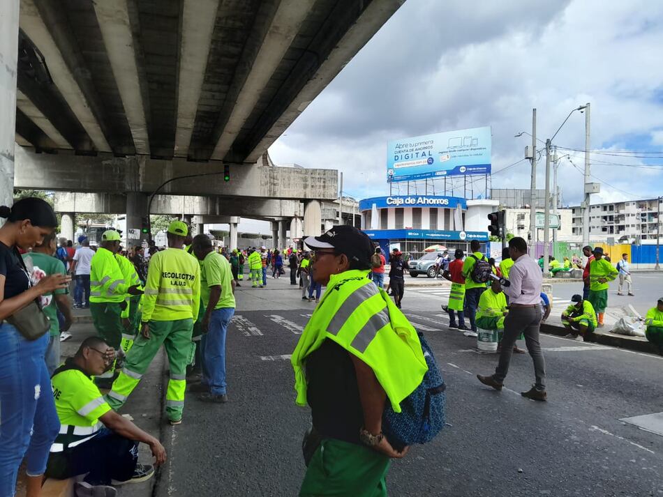 Trabajadores de Aseo están en huelga de brazos caídos, se oponen a traslado hacia Chepo