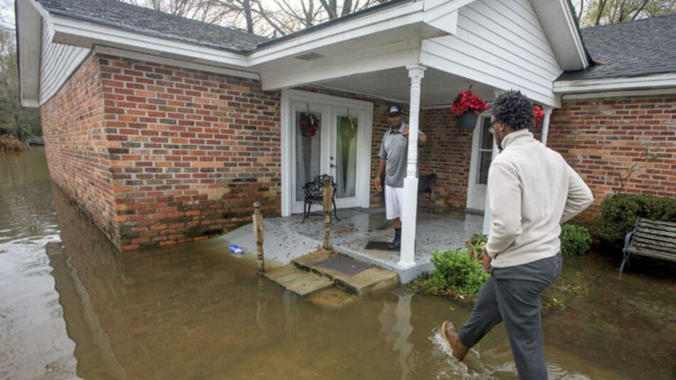 Tornado en Alabama prolonga ola de tormentas