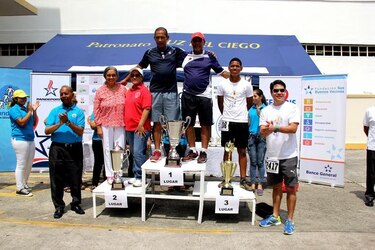 Álvarez y Ferris ganan en Carrera Caminata Sendero de Luz