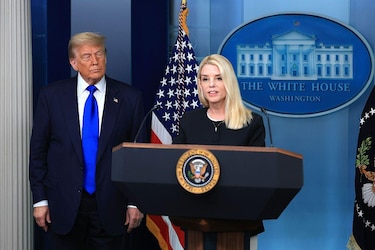 Trump ordena divulgar el testimonio del gran jurado que acusó formalmente a Epstein