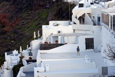 Grecia declara el estado de emergencia en una tercera isla, mientras los sismos continúan