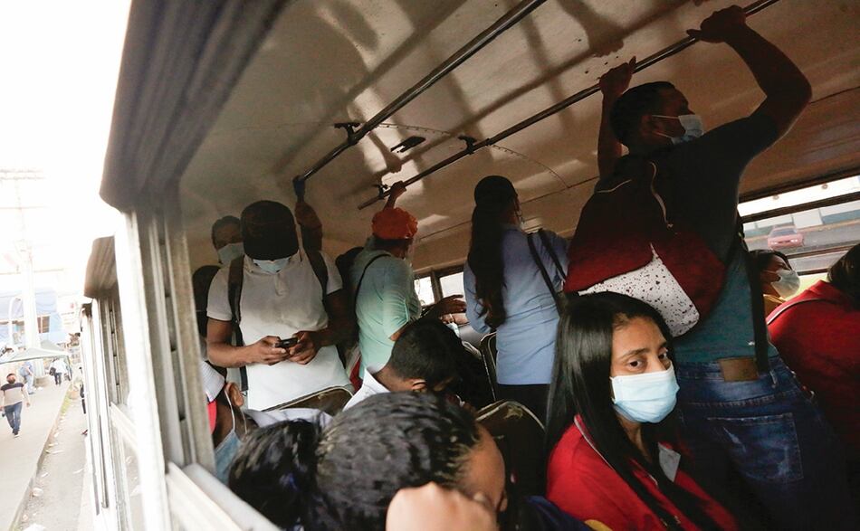 Récord de muertes y casos; Complejo de la CSS está a tope