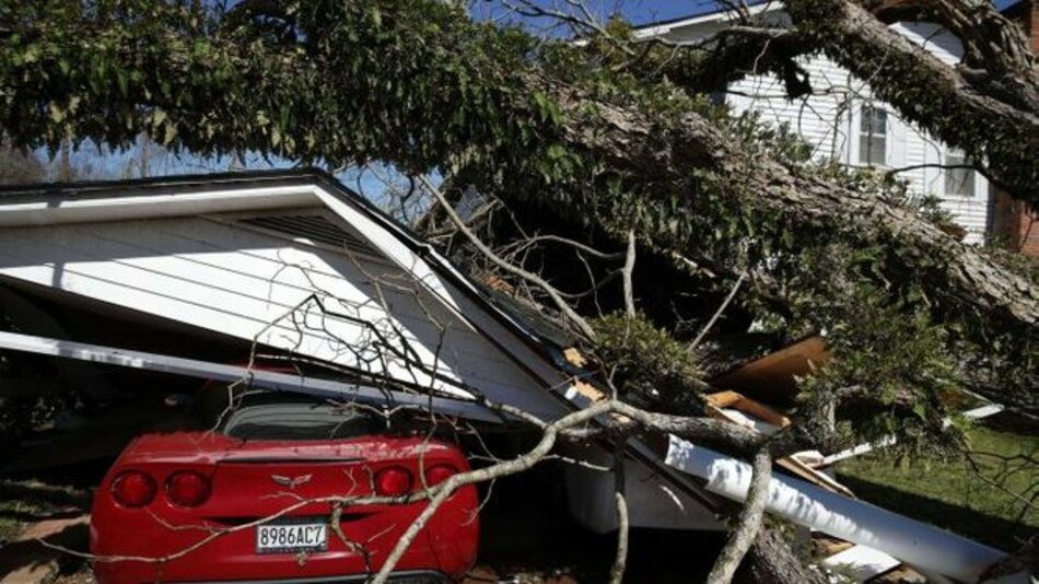 Tornado mata a 10 miembros de una familia en Alabama